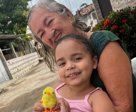 Tarde de Alegria em Carpina: Mariana e Seu Pintinho Encantam a Vizinhança